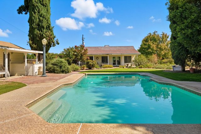 14192 E Kamm, Kingsburg, CA 93631