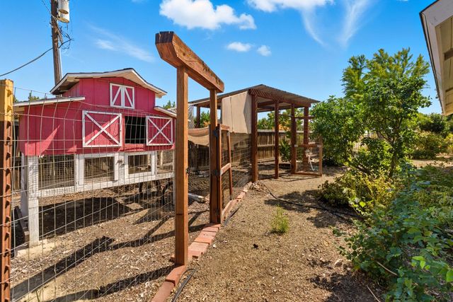 14192 E Kamm, Kingsburg, CA 93631