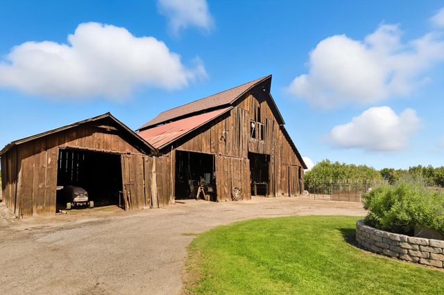 14192 E Kamm, Kingsburg, CA 93631