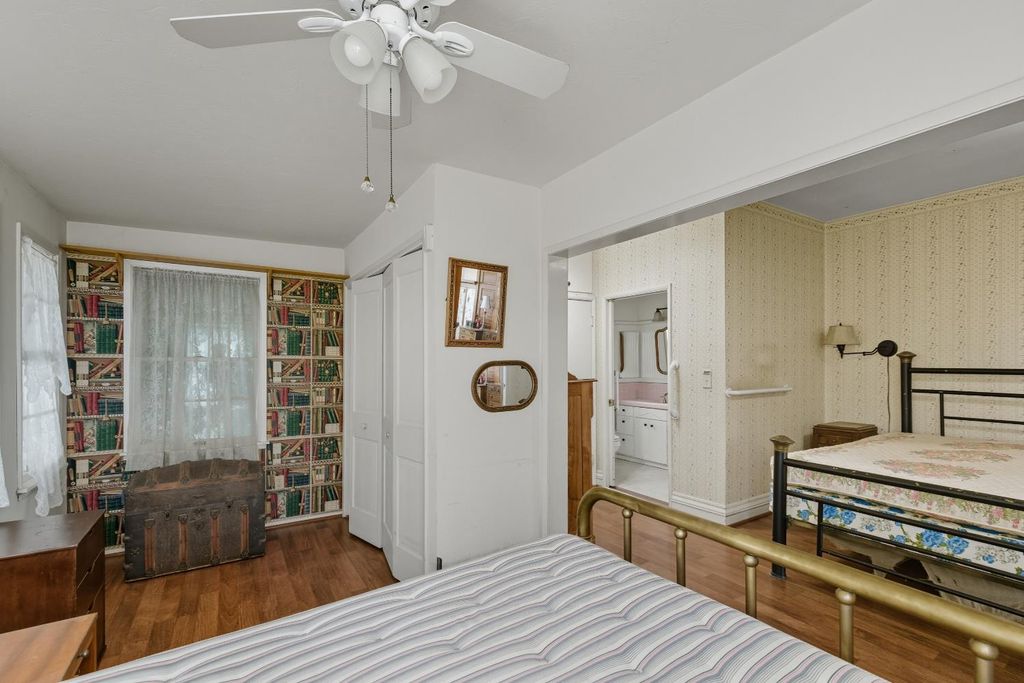 Image 10 of property listing at 14192 E Kamm, Kingsburg, CA 93631