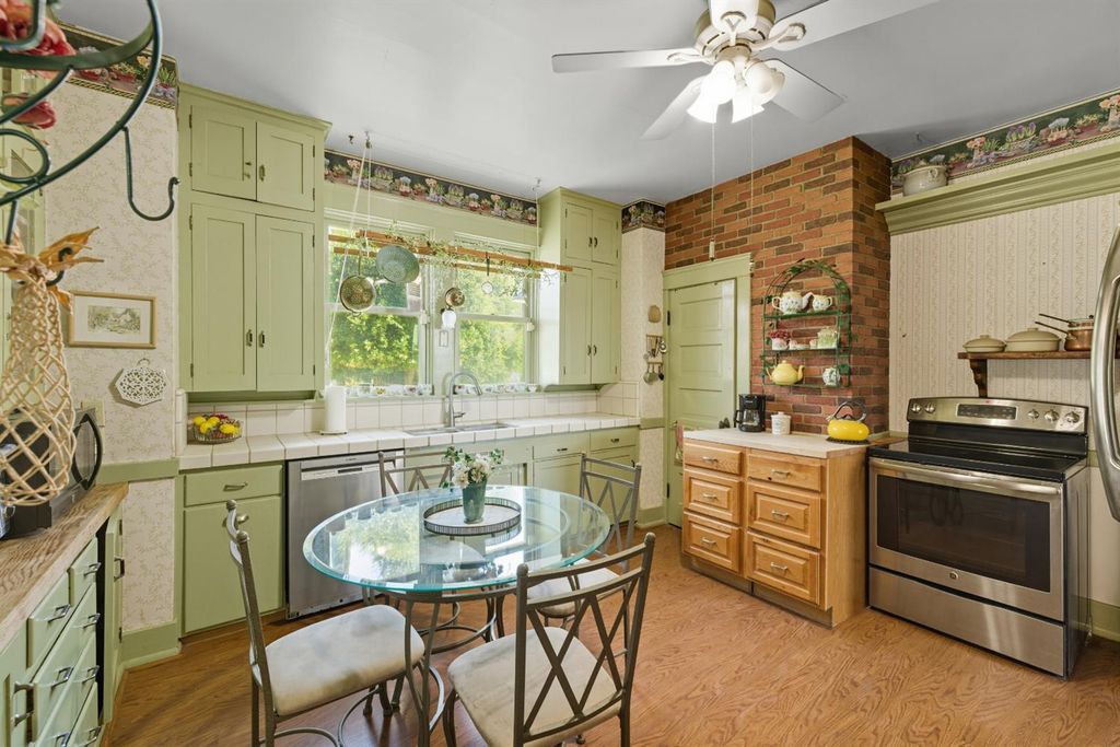 Image 12 of property listing at 14192 E Kamm, Kingsburg, CA 93631