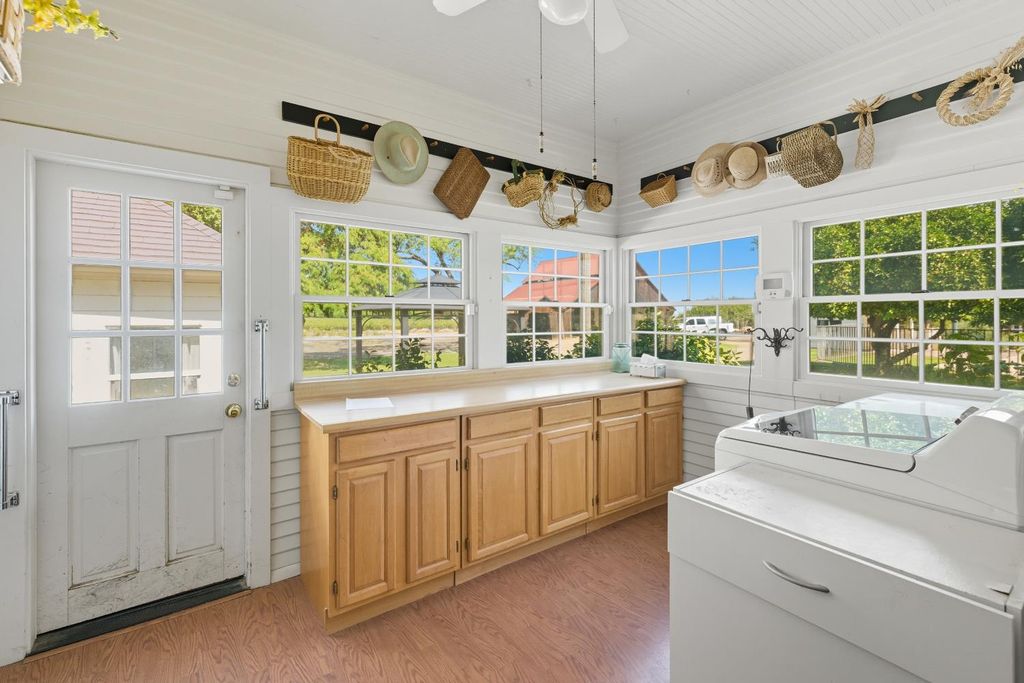 Image 13 of property listing at 14192 E Kamm, Kingsburg, CA 93631