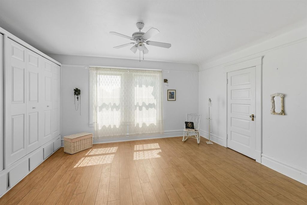 Image 17 of property listing at 14192 E Kamm, Kingsburg, CA 93631