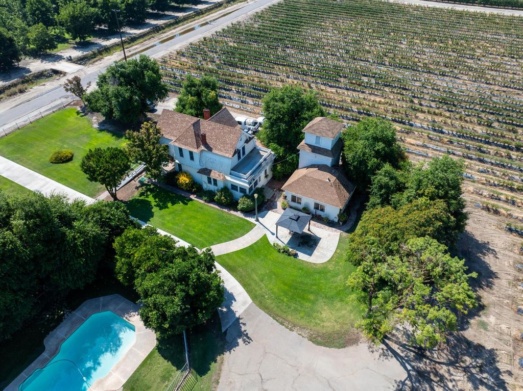 Image 2 of property listing at 14192 E Kamm, Kingsburg, CA 93631