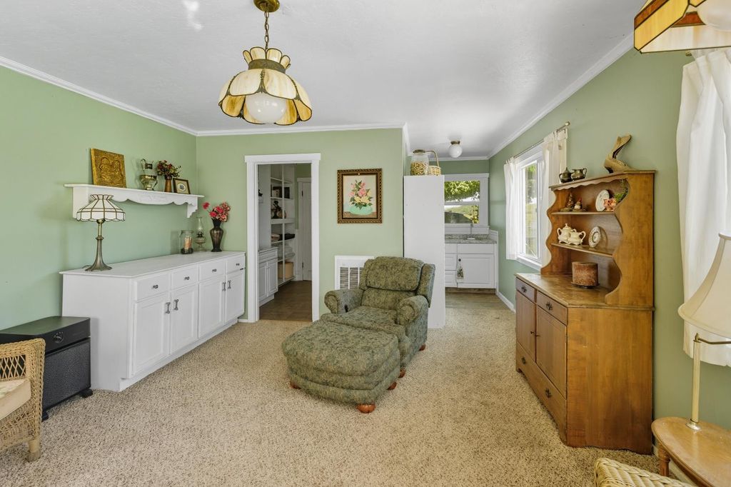 Image 21 of property listing at 14192 E Kamm, Kingsburg, CA 93631