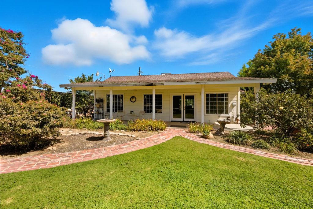 Image 28 of property listing at 14192 E Kamm, Kingsburg, CA 93631