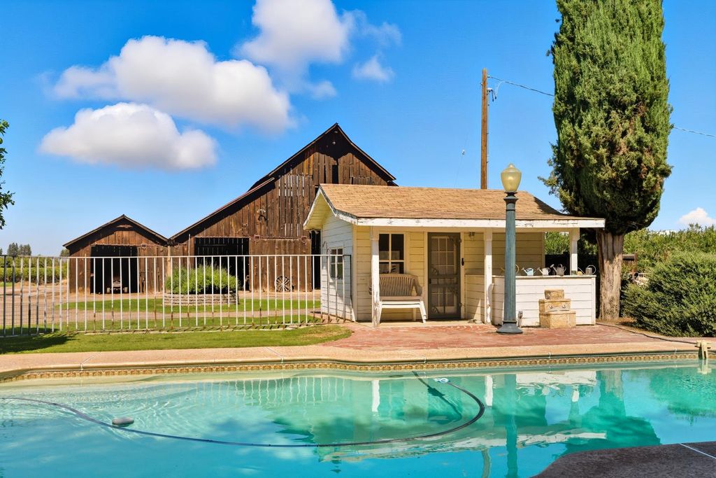 Image 36 of property listing at 14192 E Kamm, Kingsburg, CA 93631