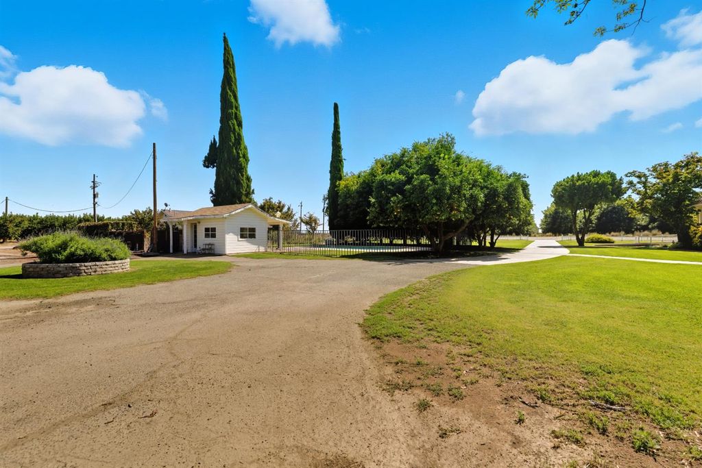 Image 39 of property listing at 14192 E Kamm, Kingsburg, CA 93631