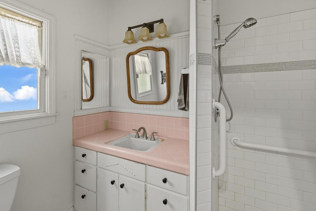 Image 9 of property listing at 14192 E Kamm, Kingsburg, CA 93631