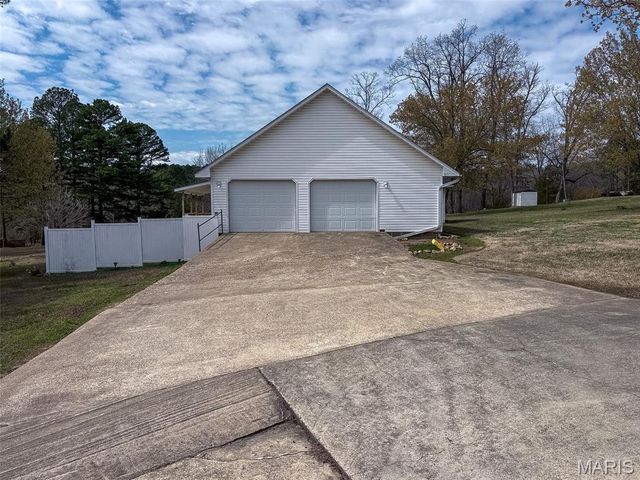 628 County Road 420, Poplar Bluff, MO 63901
