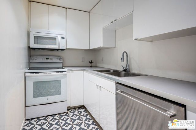 550 N Villa Court 205, Palm Springs, CA 92262