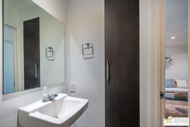 550 N Villa Court 205, Palm Springs, CA 92262