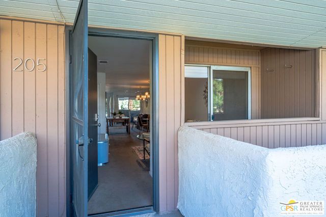 550 N Villa Court 205, Palm Springs, CA 92262