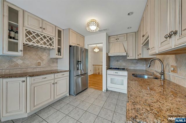 141 Middlesex Avenue, Englewood Cliffs, NJ 07632