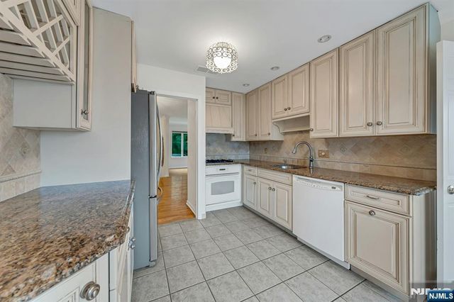 141 Middlesex Avenue, Englewood Cliffs, NJ 07632