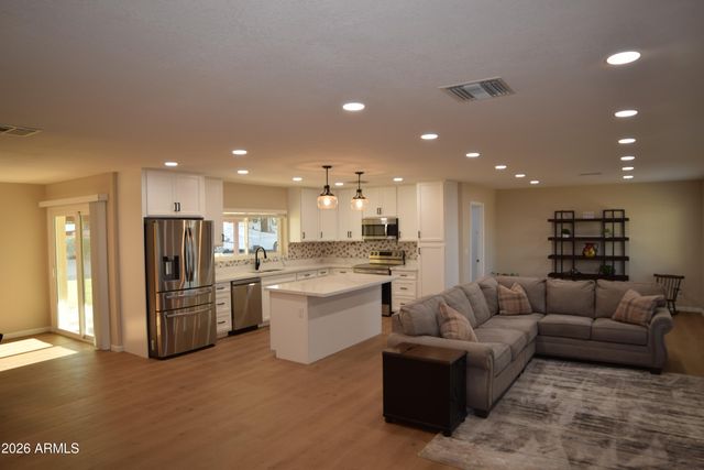 7013 W JOSAC Street, Glendale, AZ 85308