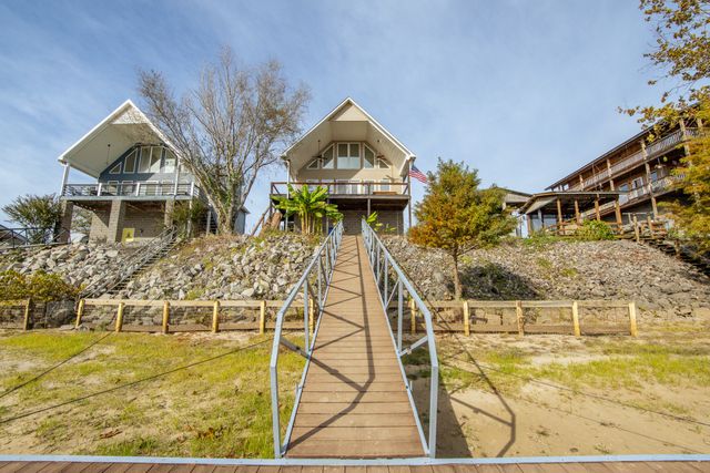 1040 Whites Creek Ln, Decaturville, TN 38329