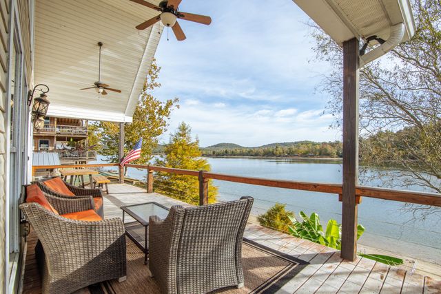 1040 Whites Creek Ln, Decaturville, TN 38329