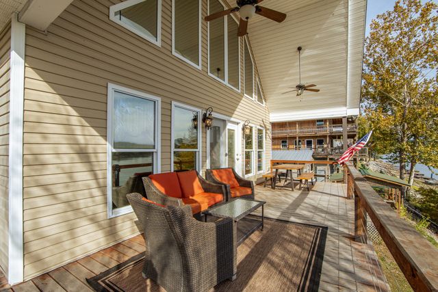 1040 Whites Creek Ln, Decaturville, TN 38329