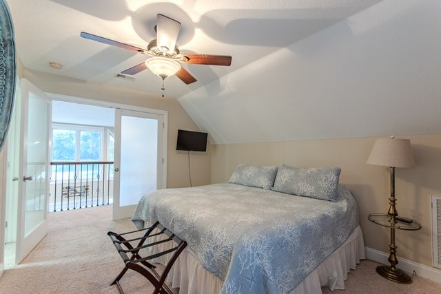 1040 Whites Creek Ln, Decaturville, TN 38329