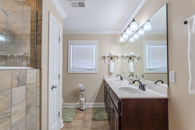 1040 Whites Creek Ln, Decaturville, TN 38329