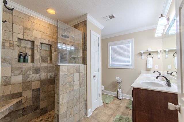 1040 Whites Creek Ln, Decaturville, TN 38329