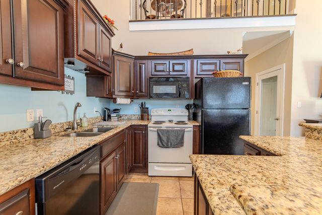 1040 Whites Creek Ln, Decaturville, TN 38329