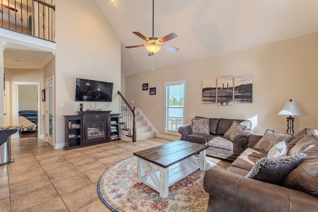 1040 Whites Creek Ln, Decaturville, TN 38329