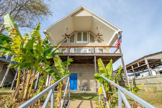 1040 Whites Creek Ln, Decaturville, TN 38329