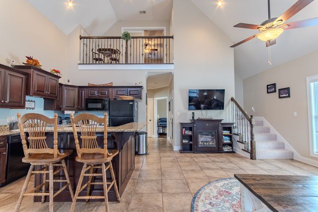 1040 Whites Creek Ln, Decaturville, TN 38329