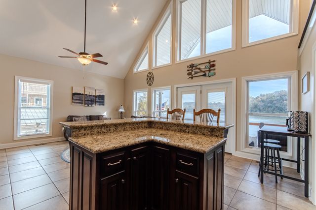 1040 Whites Creek Ln, Decaturville, TN 38329