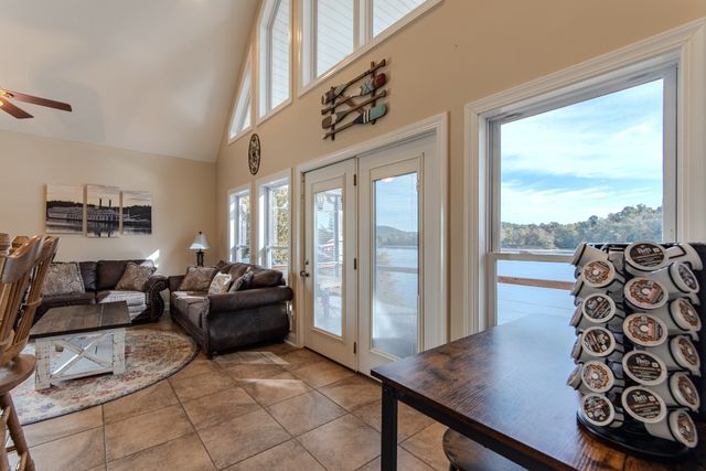 1040 Whites Creek Ln, Decaturville, TN 38329