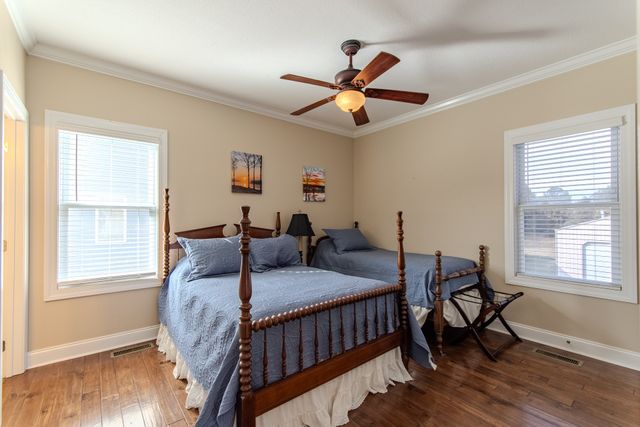 1040 Whites Creek Ln, Decaturville, TN 38329