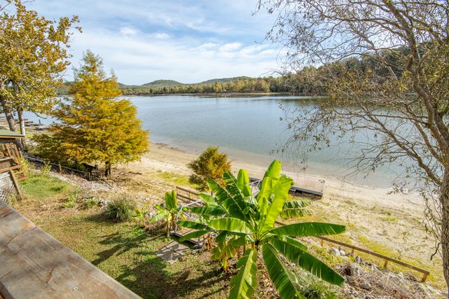 1040 Whites Creek Ln, Decaturville, TN 38329