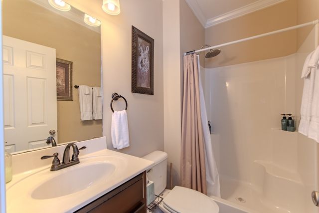 1040 Whites Creek Ln, Decaturville, TN 38329