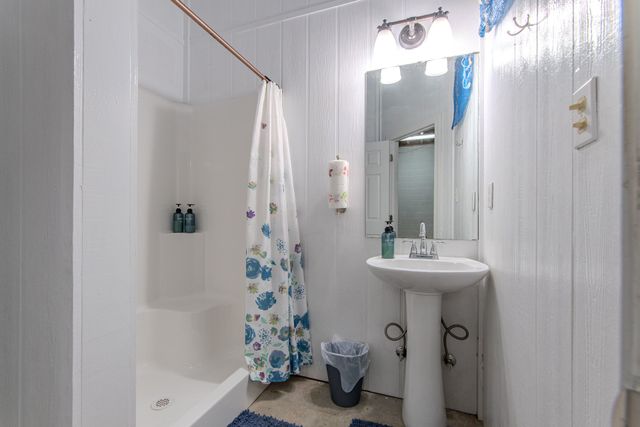 1040 Whites Creek Ln, Decaturville, TN 38329