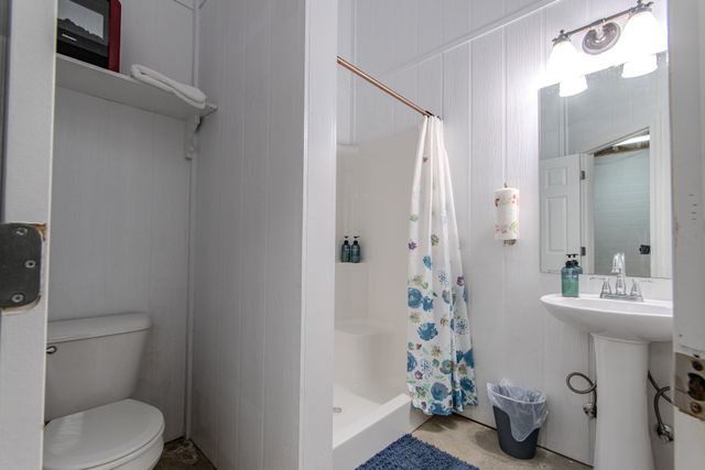 1040 Whites Creek Ln, Decaturville, TN 38329