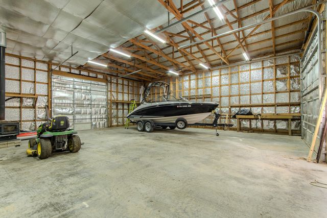 1040 Whites Creek Ln, Decaturville, TN 38329