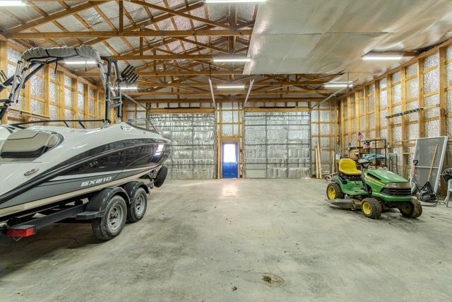 1040 Whites Creek Ln, Decaturville, TN 38329