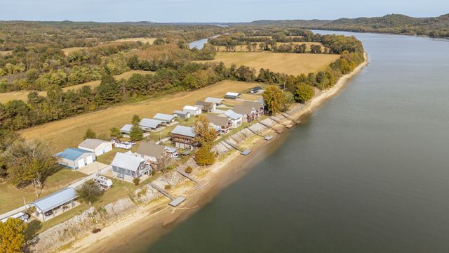 1040 Whites Creek Ln, Decaturville, TN 38329