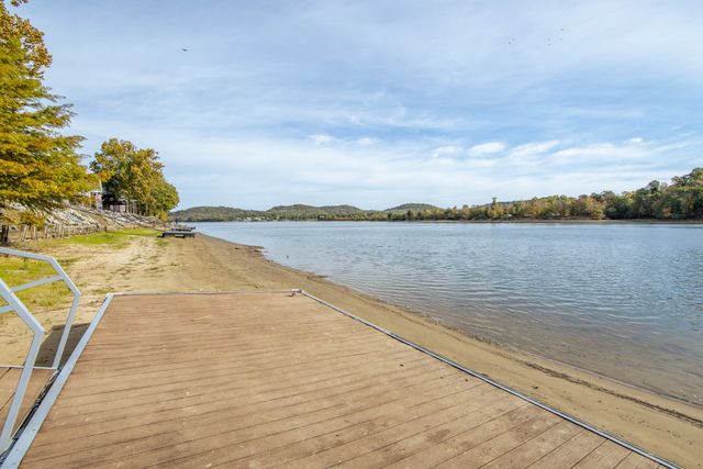 1040 Whites Creek Ln, Decaturville, TN 38329