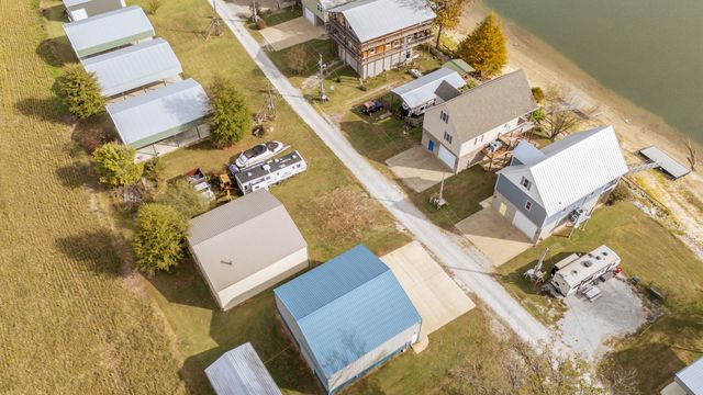 1040 Whites Creek Ln, Decaturville, TN 38329