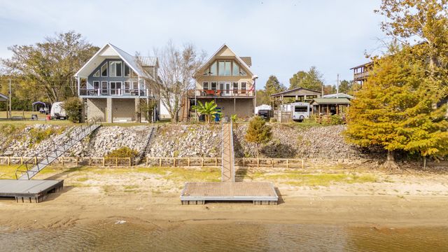 1040 Whites Creek Ln, Decaturville, TN 38329