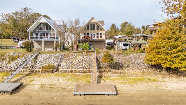 1040 Whites Creek Ln, Decaturville, TN 38329