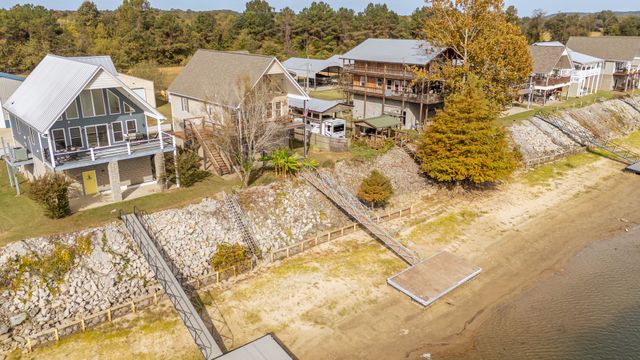 1040 Whites Creek Ln, Decaturville, TN 38329