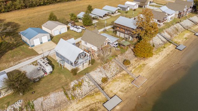 1040 Whites Creek Ln, Decaturville, TN 38329