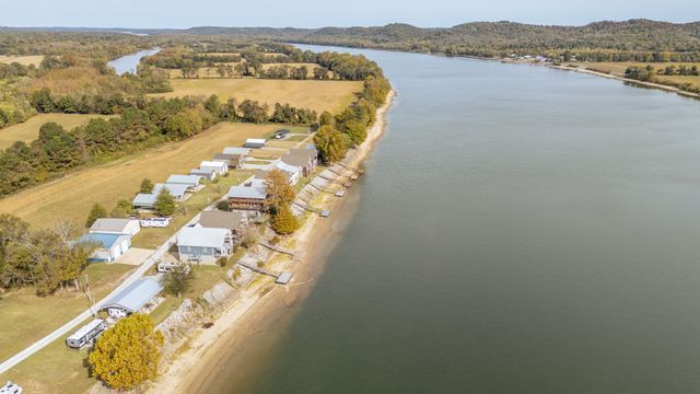 1040 Whites Creek Ln, Decaturville, TN 38329