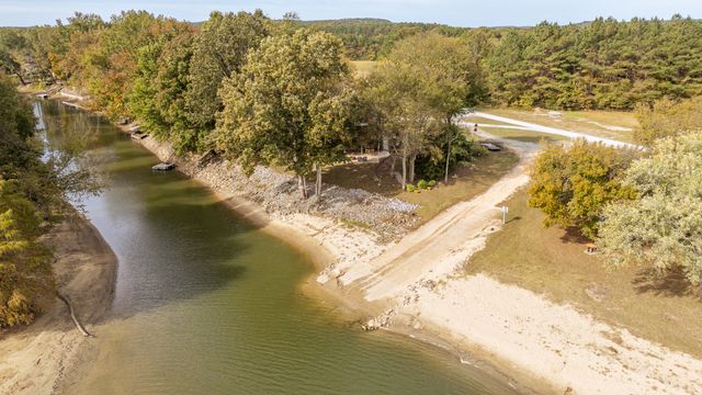 1040 Whites Creek Ln, Decaturville, TN 38329