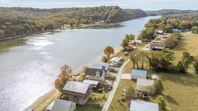 1040 Whites Creek Ln, Decaturville, TN 38329