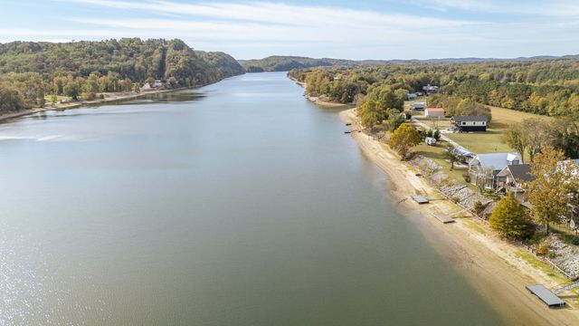 1040 Whites Creek Ln, Decaturville, TN 38329